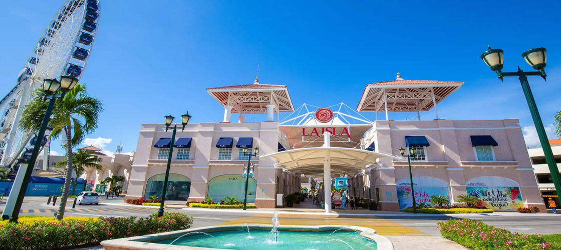 Shopping malls à Playa Mujeres : marques exclusives et divertissement au bord de la mer