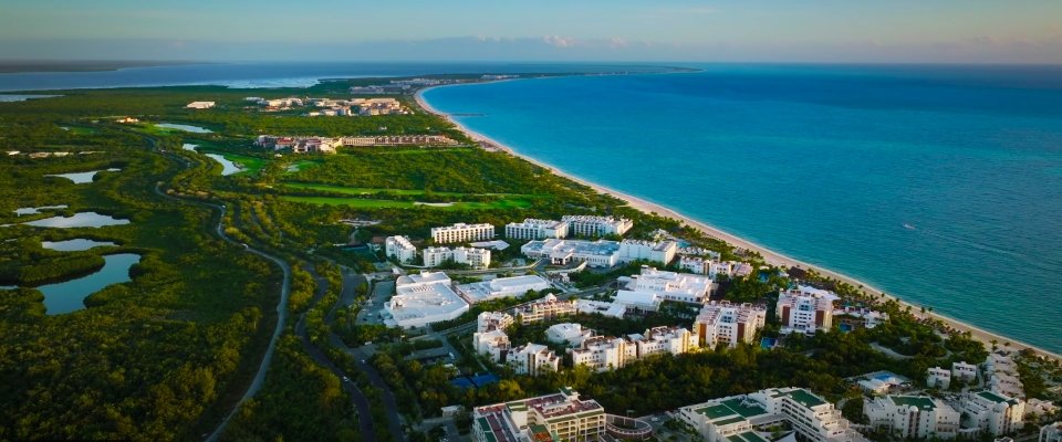 Luna de Miel en Playa Mujeres: Un Retiro Lujoso y Privado