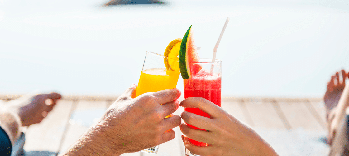 Mezclas Refrescantes: Cócteles que Gritan Vibra Playera